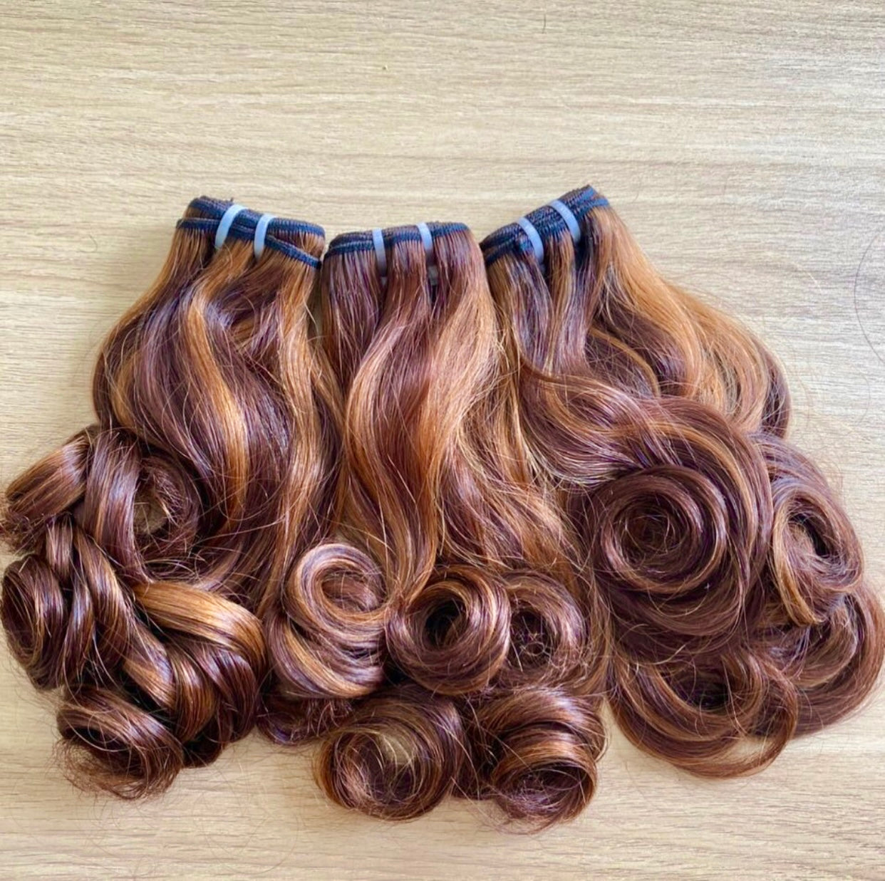 Mauvery Curlscape Hair w/ Clips's Code & Price - RblxTrade